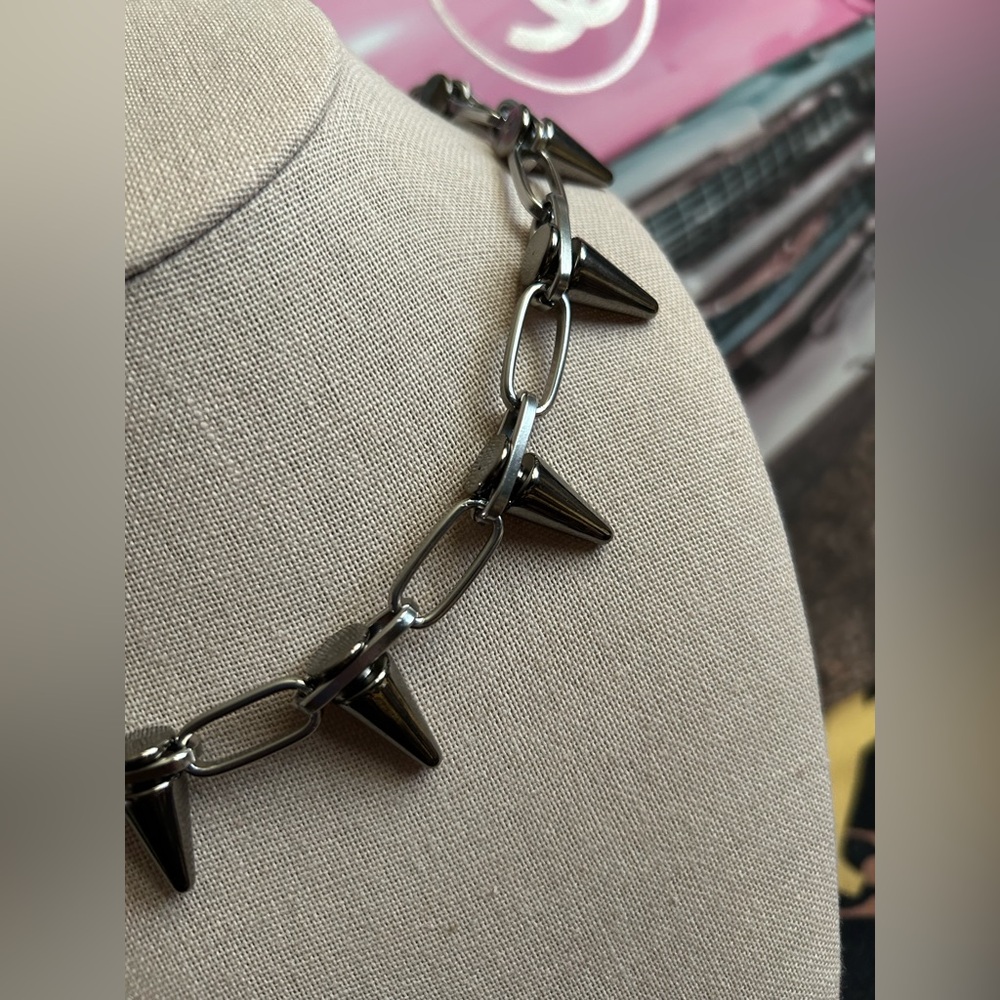 ✨ NEW✨Silver Spike Chain Necklace ✨ - Picture 6 of 7
